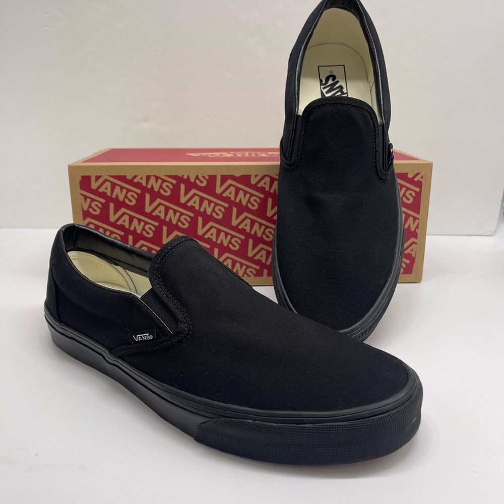 Vans WMNS Classic Black Slip-On Sneakers
Black/Black
VN000EYEBKA - Picture 5 of 16